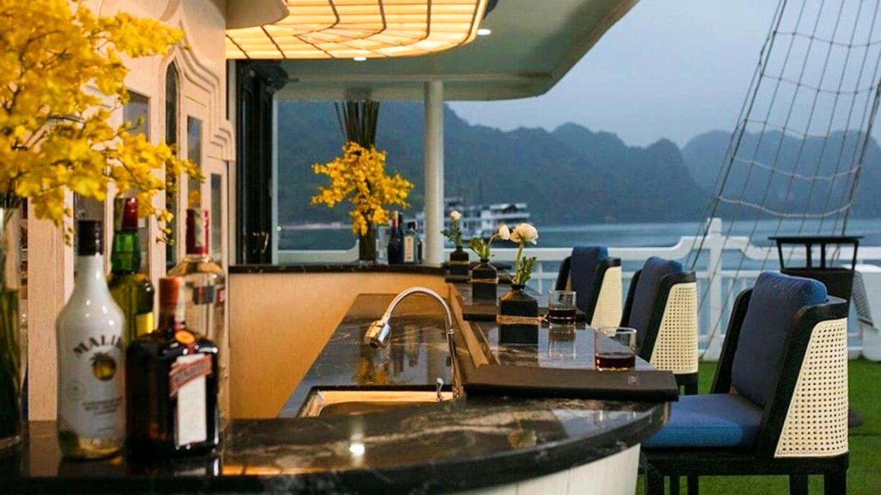 Lotus Elegance Cruise Hotell Ha Long Exteriör bild