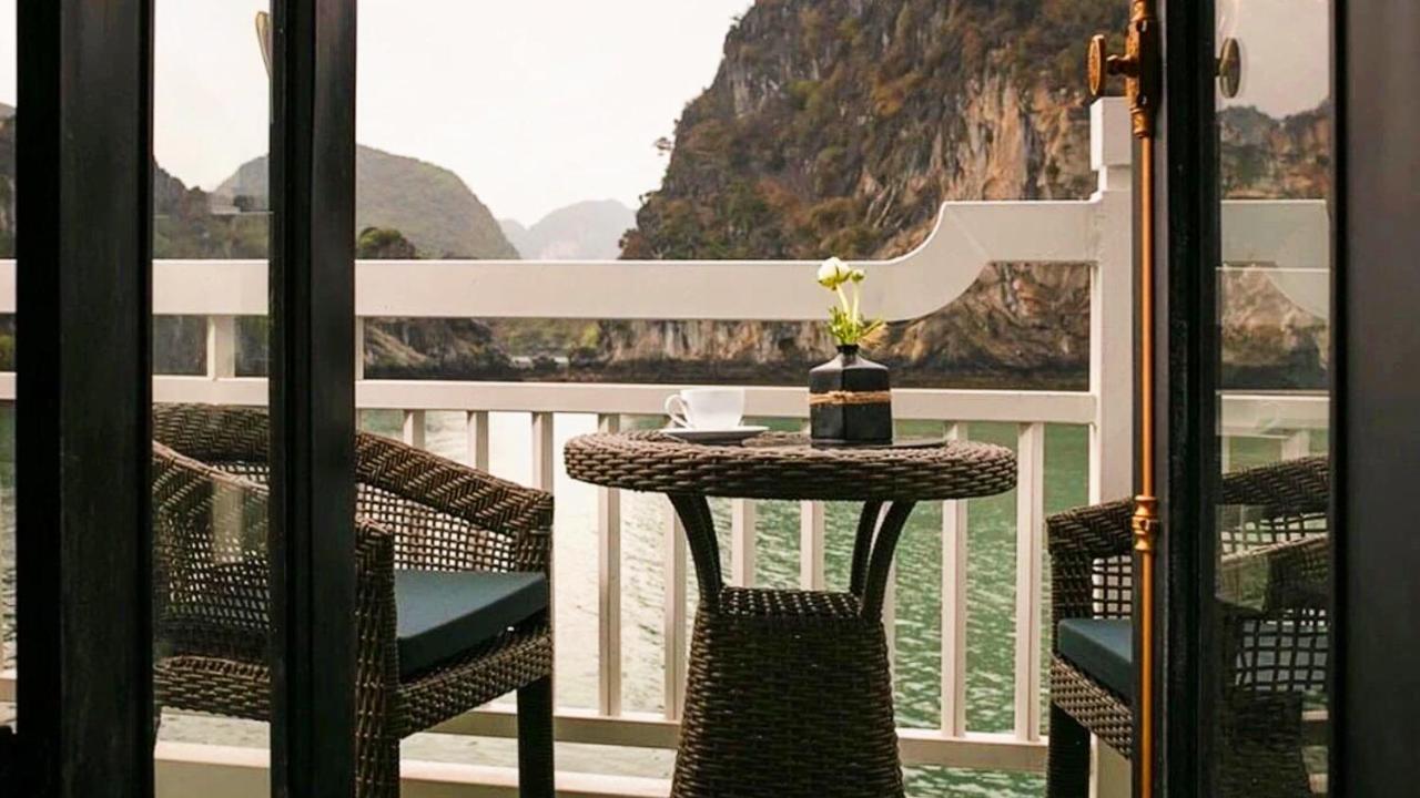 Lotus Elegance Cruise Hotell Ha Long Exteriör bild