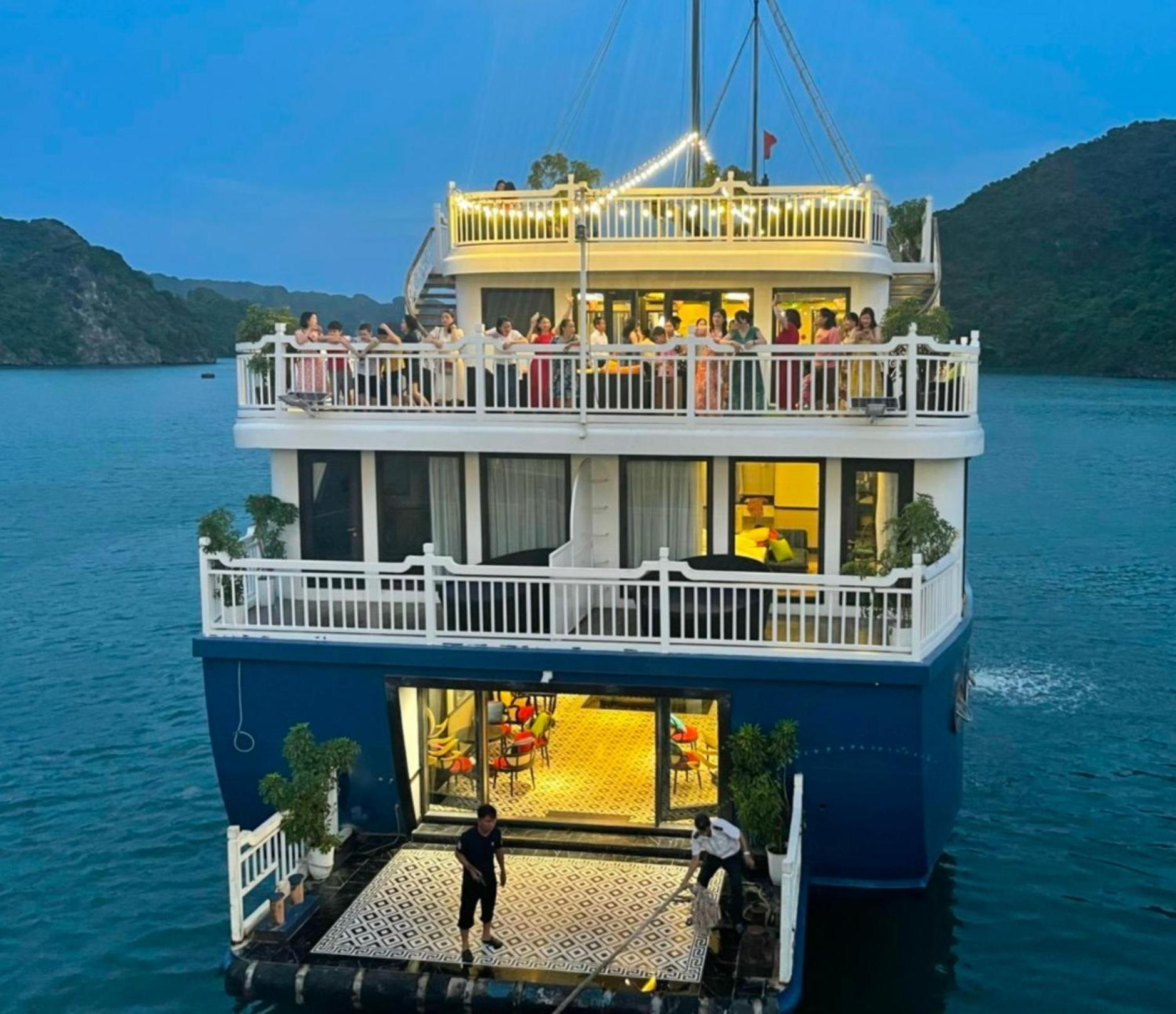 Lotus Elegance Cruise Hotell Ha Long Exteriör bild