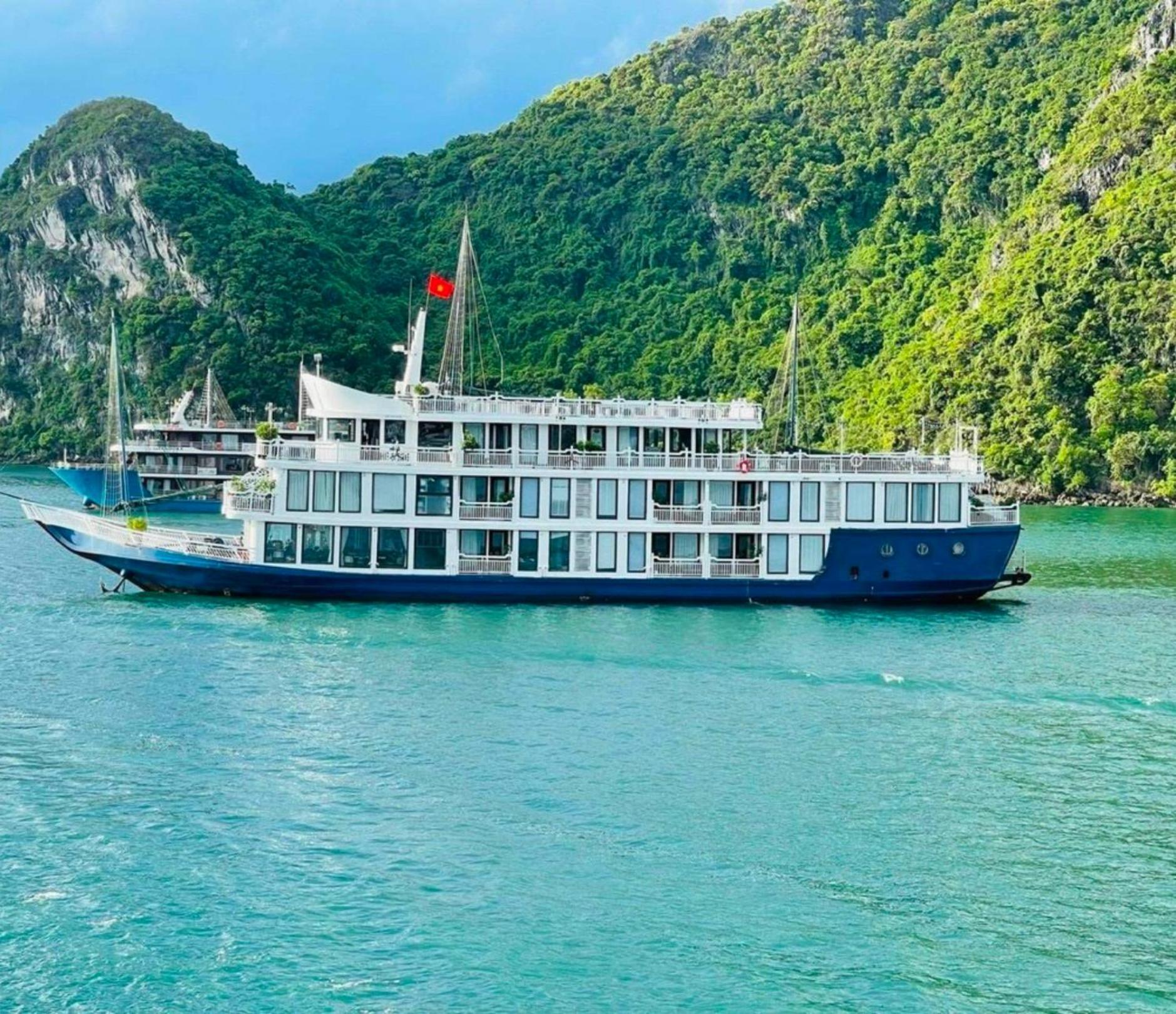 Lotus Elegance Cruise Hotell Ha Long Exteriör bild