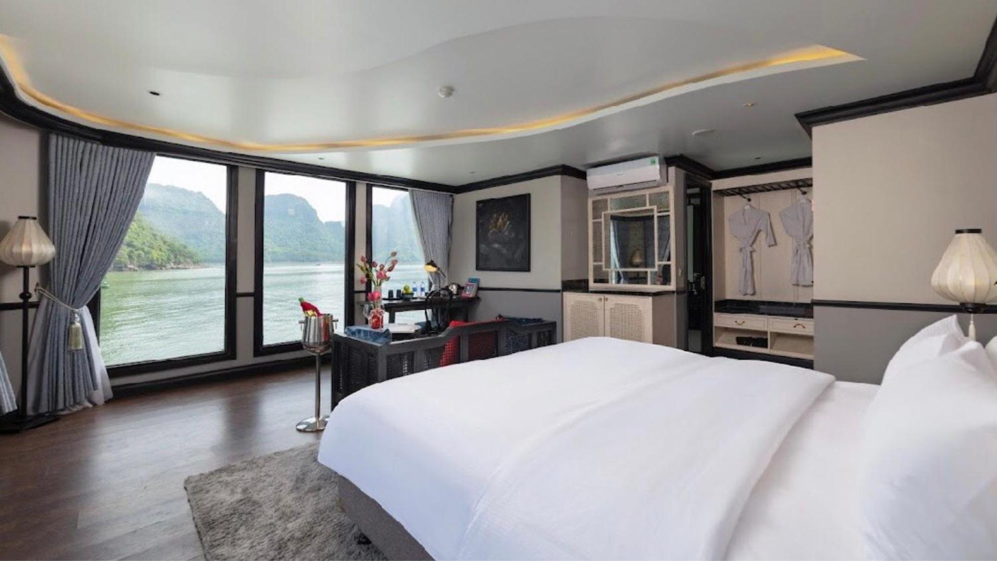 Lotus Elegance Cruise Hotell Ha Long Exteriör bild